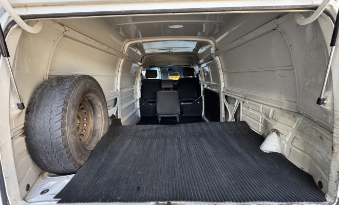 VW - VolksWagen Kombi Furgão 1.4 Mi Total Flex 8V 2011 Flex-4