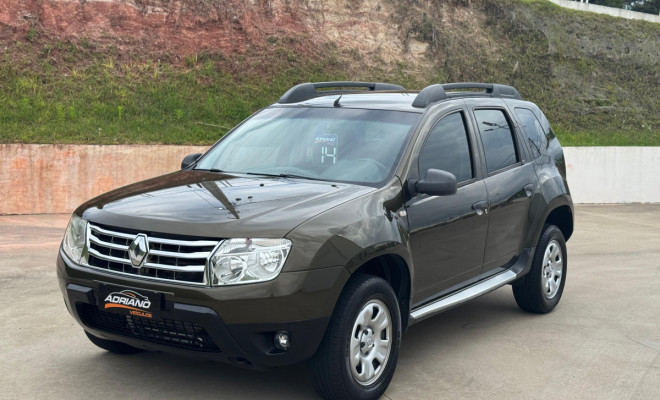 O Duster Expression 2014 é perfeito para quem busca um SUV resistente e confiável. Motor 1.6 que oferece economia e durabilidade, ideal para quem valoriza aventura, praticidade e custo-benefício.   Versão Expression completa  Multimídia com câmera de ré  Farol de milha  Airbag duplo  Freios ABS  SUV robusto e resistente  Ótimo custo-benefício  Ideal para aventuras   Financiamento facilitado  Mande WhatsApp e agende uma visita!   Oportunidade de ter um SUV aventureiro e econômico!