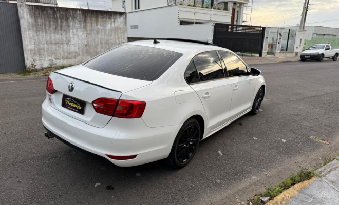 VW - VolksWagen JETTA Comfortline 2.0 T.Flex 8V 4p Tipt. 2013 Flex-1