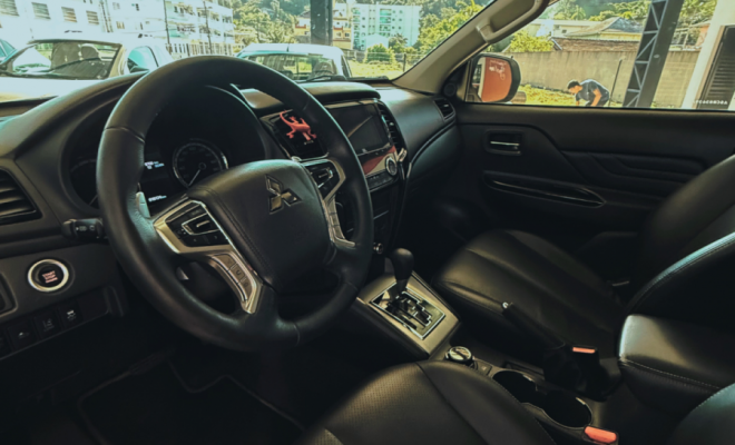 Mitsubishi L200 Triton Sport HPE-S 2.4 CD Dies. Aut 2025 Diesel-2