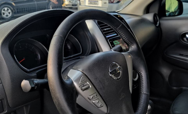 Nissan VERSA UNIQUE 1.6 16V FlexStart 4p Aut. 2017 Flex-5