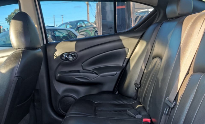 Nissan VERSA UNIQUE 1.6 16V FlexStart 4p Aut. 2017 Flex-10