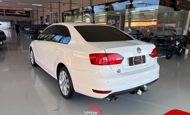 VW - VolksWagen JETTA Comfortline  2.0 T.Flex 8V 4p Mec. 2013 Flex-6