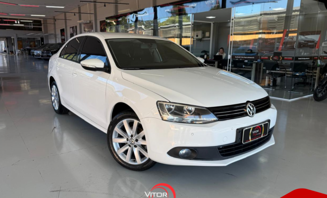 VW - VolksWagen JETTA Comfortline  2.0 T.Flex 8V 4p Mec. 2013 Flex