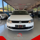 VW - VolksWagen JETTA Comfortline  2.0 T.Flex 8V 4p Mec. 2013 Flex-0