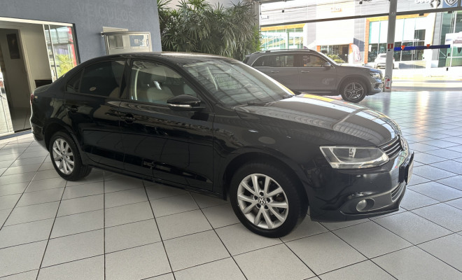 VW - VolksWagen JETTA Comfortline 2.0 T.Flex 8V 4p Tipt. 2012 Flex-1