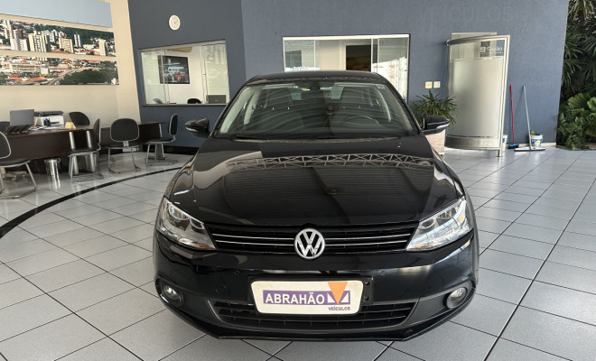 VW - VolksWagen JETTA Comfortline 2.0 T.Flex 8V 4p Tipt. 2012 Flex-0