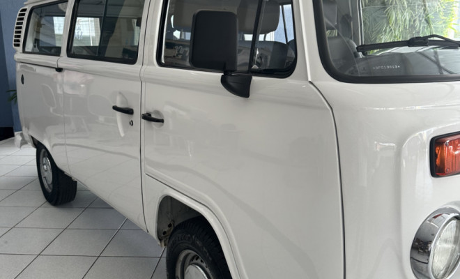 VW - VolksWagen Kombi Standard 1.4 Mi Total Flex 8V 2013 Flex-8
