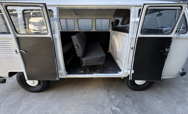 VW - VolksWagen Kombi Furgão 1988 Gasolina-5
