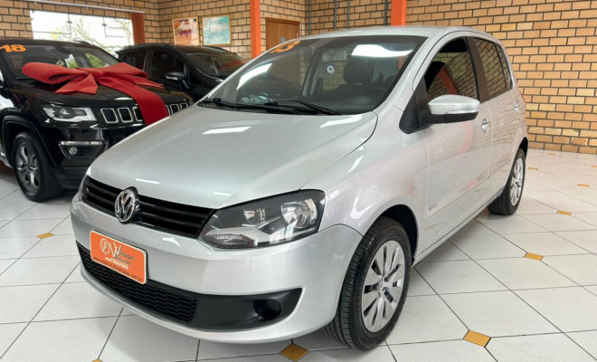 VW - VolksWagen Fox 1.0 Mi Total Flex 8V 5p 2013 Flex