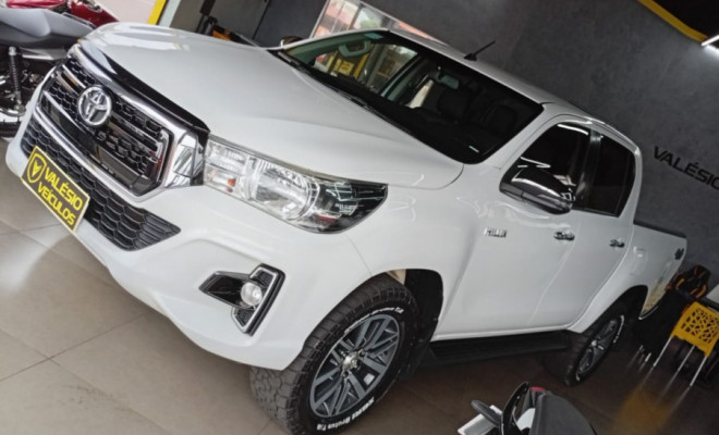 Toyota Hilux Cd Srv 4X4 2.8 TDI Diesel Aut. - foto 4