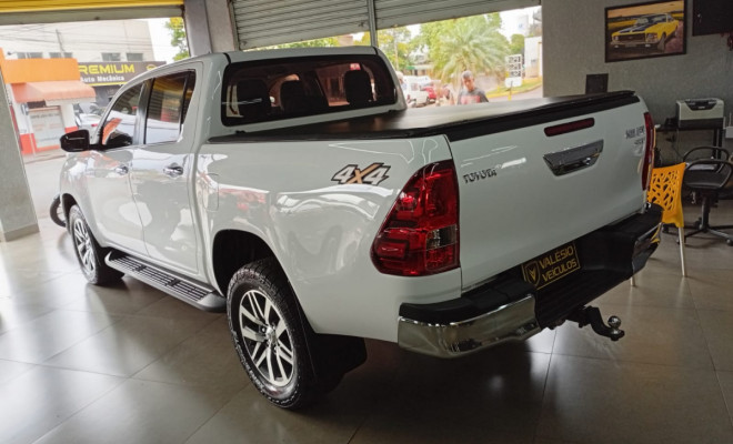 Toyota Hilux Cd Srv 4X4 2.8 TDI Diesel Aut. - foto 8