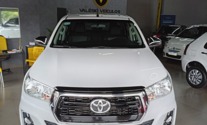 Toyota Hilux Cd Srv 4X4 2.8 TDI Diesel Aut. - foto 2