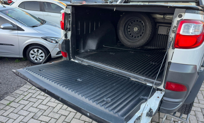 Fiat Strada Adventure 1.8/ 1.8 LOCKER Flex CE 2014 Flex-8