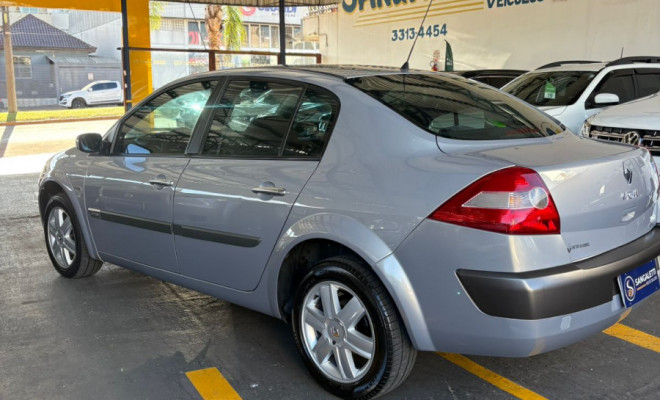 Renault Megane Sedan Dynamique 2.0 16V Aut. 2008 Gasolina-3