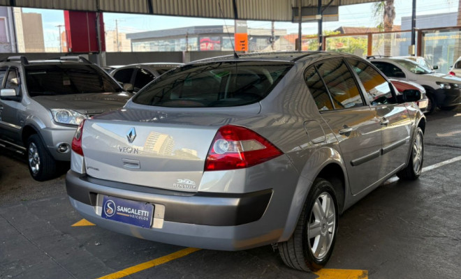 Renault Megane Sedan Dynamique 2.0 16V Aut. 2008 Gasolina-2