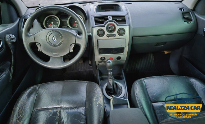 Renault Megane Sedan Dynamique 2.0 16V Mec. 2007 Gasolina-3