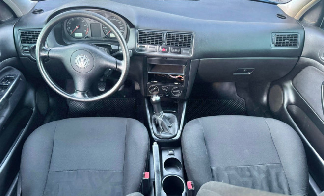 VW - VolksWagen Golf 1.6Mi/ 1.6Mi Gener./Black & Silver 2001 Gasolina-6
