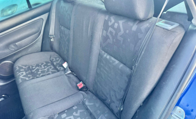 VW - VolksWagen Golf 1.6Mi/ 1.6Mi Gener./Black & Silver 2001 Gasolina-5