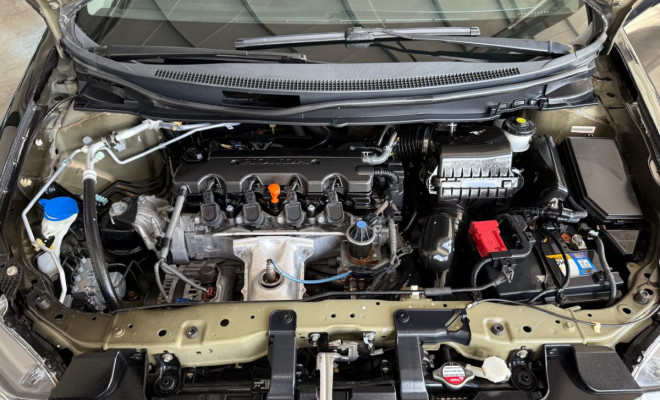 Honda Civic Sedan LXR 2.0-6