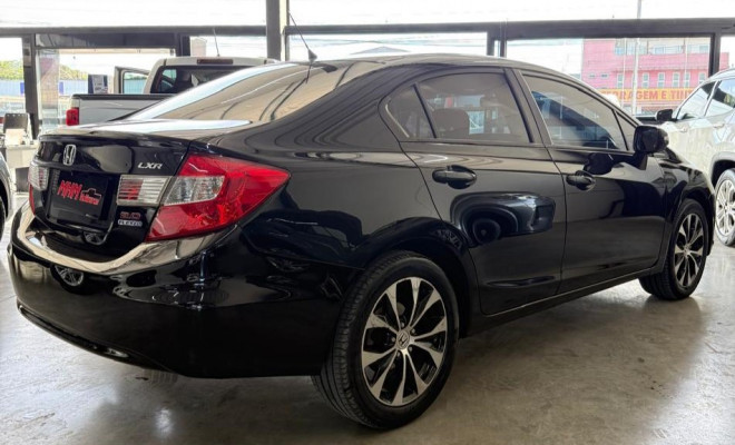 Honda Civic Sedan LXR 2.0-1