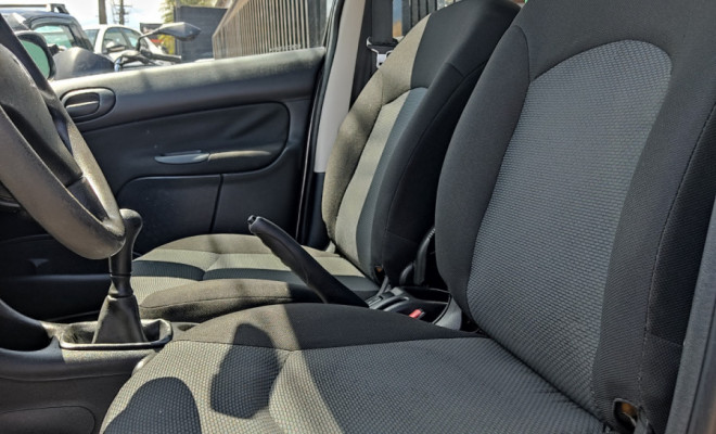 Peugeot 207 Active 1.4 Flex 8V 5p 2014 Flex-17
