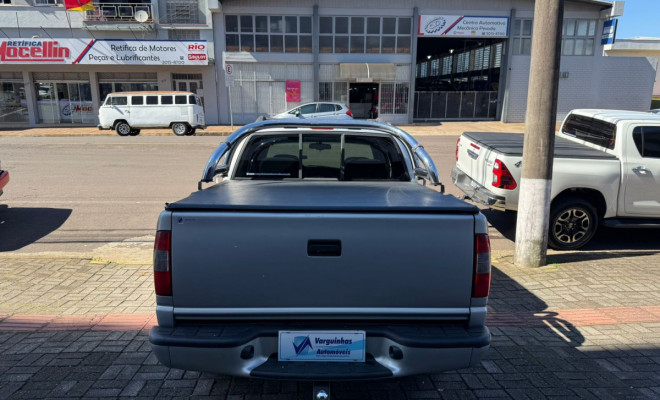 GM - Chevrolet S10 Pick-Up 2.4 MPFI 8v 128cv CD 4p 2003 Gasolina-4
