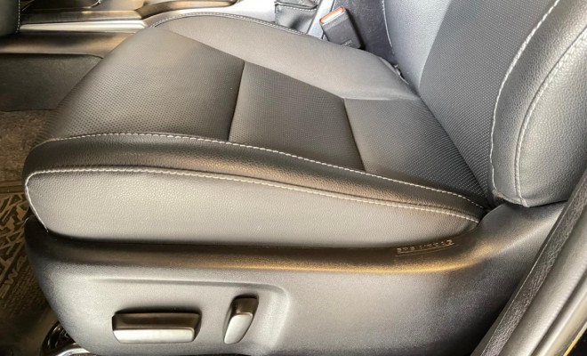 Toyota Hilux SW4 SRX Platinum 2.8 TB 4x4 7 Lugares Diesel Aut. 2025-12