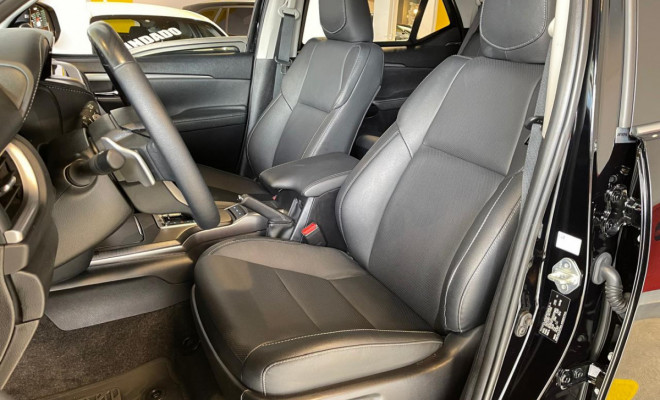 Toyota Hilux SW4 SRX Platinum 2.8 TB 4x4 7 Lugares Diesel Aut. 2025-11