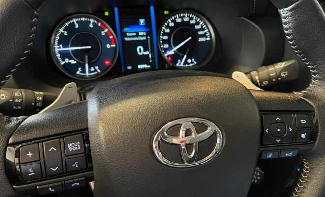Toyota Hilux SW4 SRX Platinum 2.8 TB 4x4 7 Lugares Diesel Aut. 2025-7