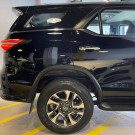 Toyota Hilux SW4 SRX Platinum 2.8 TB 4x4 7 Lugares Diesel Aut. 2025-4