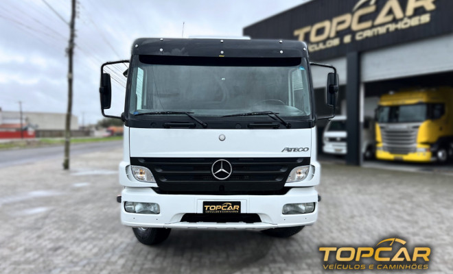MERCEDES-BENZ Atego 2425 3-Eixos 2p (diesel) 2010 Diesel