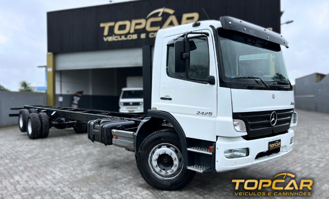 MERCEDES-BENZ Atego 2425 3-Eixos 2p (diesel) 2010 Diesel-0