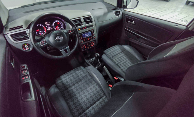 VolksWagen Fox 1.6 MSI Flex Completo-9