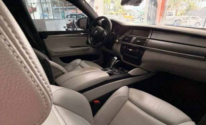 BMW X6 M 4.4 4x4 V8 32V Bi Turbo Automática 2014-2