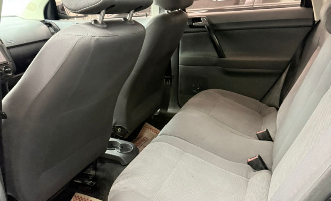 VW - VolksWagen Polo 1.6 Mi/ S.Ouro 1.6Mi 101cv 8V 5p 2004 Gasolina-6