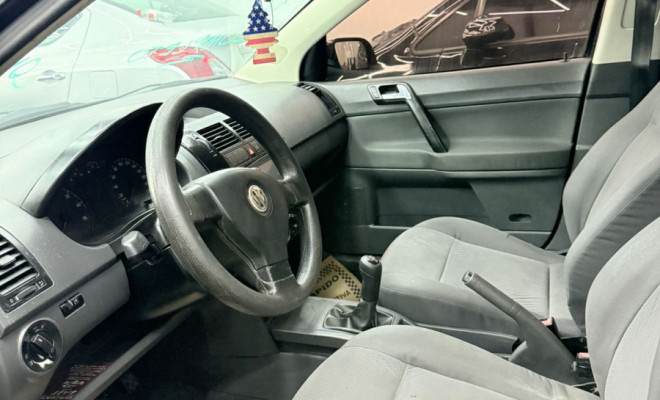 VW - VolksWagen Polo 1.6 Mi/ S.Ouro 1.6Mi 101cv 8V 5p 2004 Gasolina-5