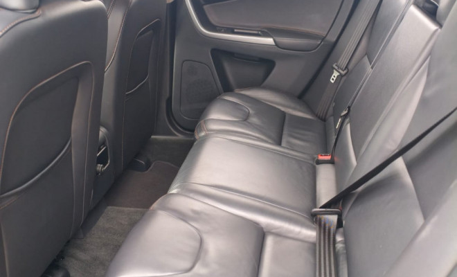 Volvo XC 60 2.0 T5  5p 2015 Gasolina-12