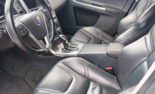 Volvo XC 60 2.0 T5  5p 2015 Gasolina-10