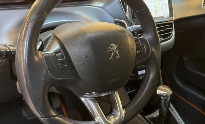Peugeot 208 Griffe 1.6  Aut. 2014 Flex TETO PANORAMICO  100% FINANCIADO-7