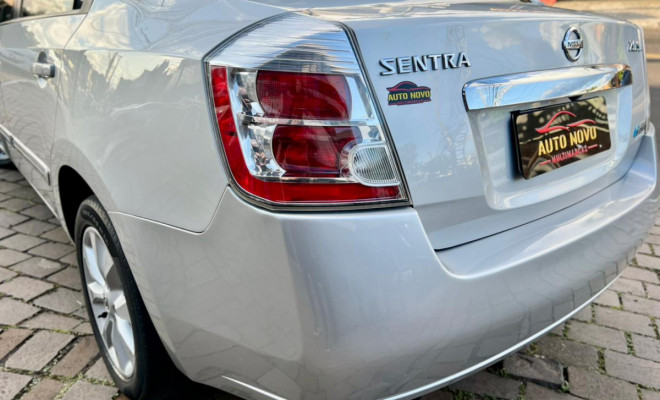 Nissan Sentra SL 2.0/ 2.0 Flex Fuel 16V Aut. 2011 Flex-2