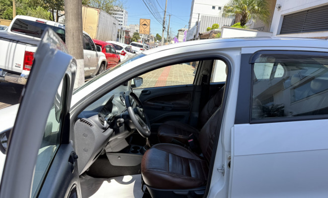 VW - VolksWagen VOYAGE 1.0/1.0 City Mi Total Flex 8V 4p 2013 Flex-6