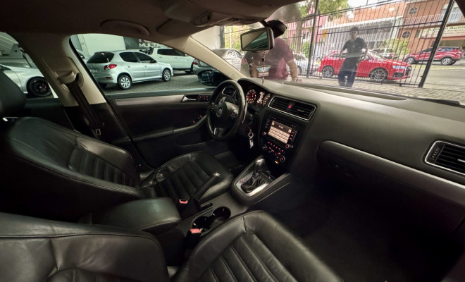 VW - VolksWagen JETTA Highline 2.0 TSI 16V 4p Tiptronic 2012 Flex-8