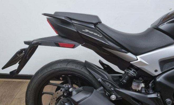 BAJAJ DOMINAR 250 2025 Gasolina-5