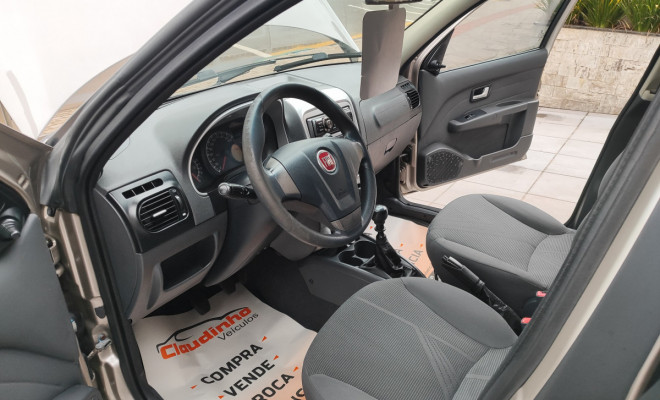 Fiat Palio Week. ATTRACTIVE 1.4 Fire Flex 8V 2013 Flex-8