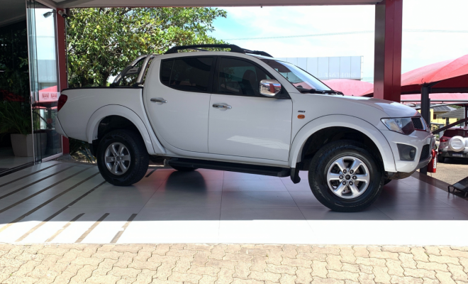 Mitsubishi L200 Triton HPE 3.2 CD TB Int.Diesel Aut 2012 Diesel-1