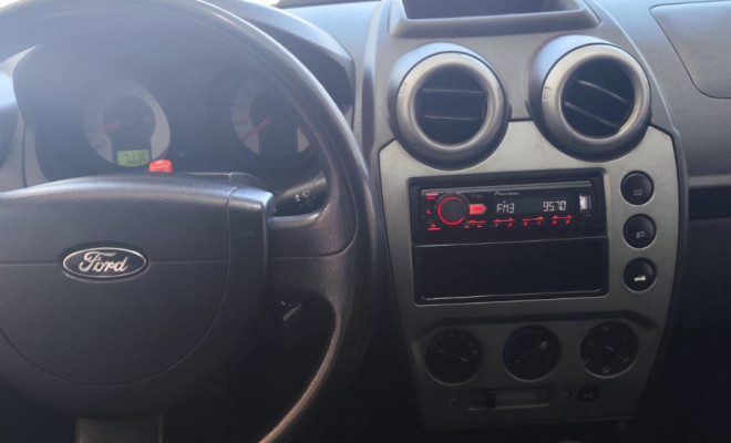 Ford Fiesta Sed. 1.6 8V Flex 4p 2010 Flex-4