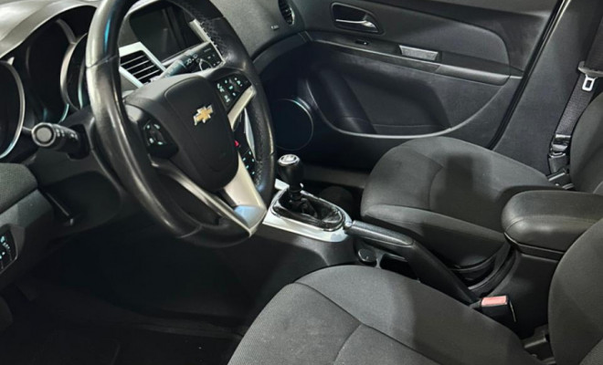 GM - Chevrolet CRUZE HB Sport LT 1.8 16V FlexP. 5p Mec 2014 Flex-1