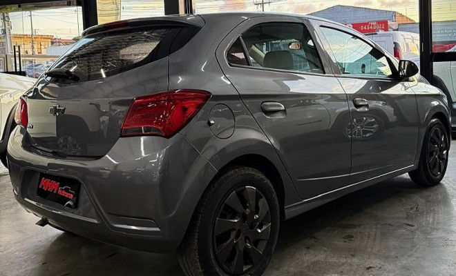 GM - Chevrolet ONIX HATCH Joy 1.0 Silver-1
