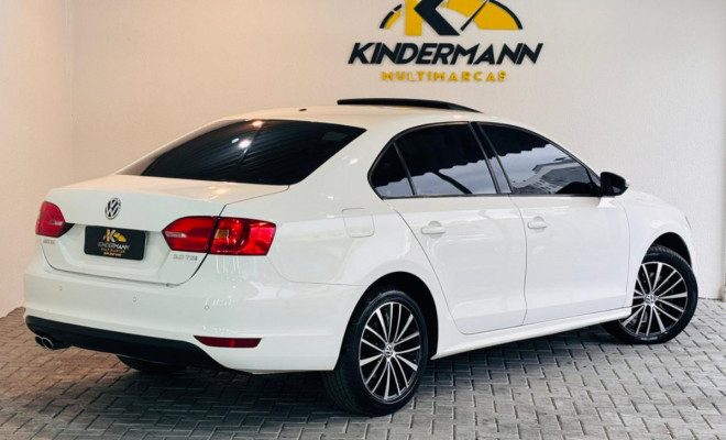 VW - VolksWagen JETTA Comfortline 2.0 T.Flex 8V 4p Tipt. 2013 Flex-1